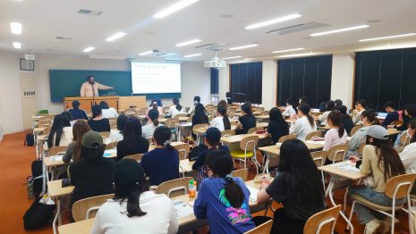 日下・フォッシーン国際交換教授プログラムでイースタン・ワシントン大学の教授を招へいしました