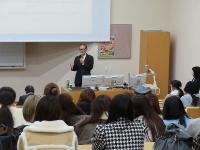 令和5年度　武庫川女子大学英文学会講演会を開催しました
