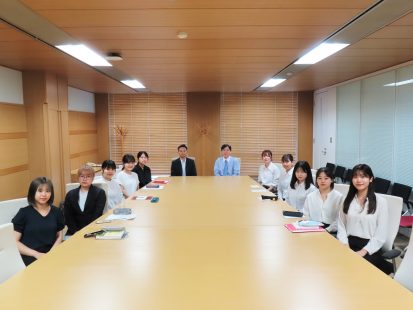 本学学生が、国際協力銀行執行役員 大阪支店長および金沢星稜大学の学生と意見交換を行いました