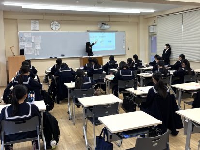 本学科の学生が附属中学校で英語検定に向けた指導を行いました