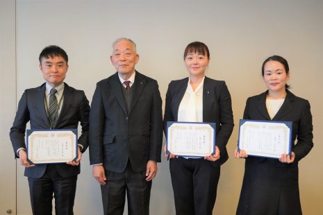 グローバル・コミュニケーション専攻の加藤丈太郎講師が学長表彰（授業改善奨励賞）を受けました